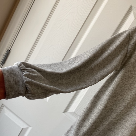 🩶Criss cross top🩶 - Picture 2 of 5